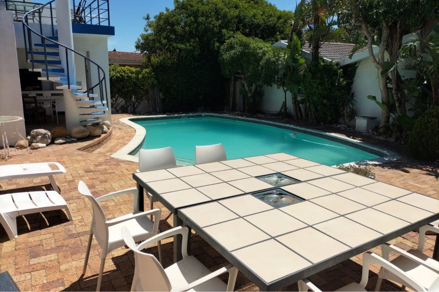 To Let 5 Bedroom Property for Rent in Flamingo Vlei Western Cape